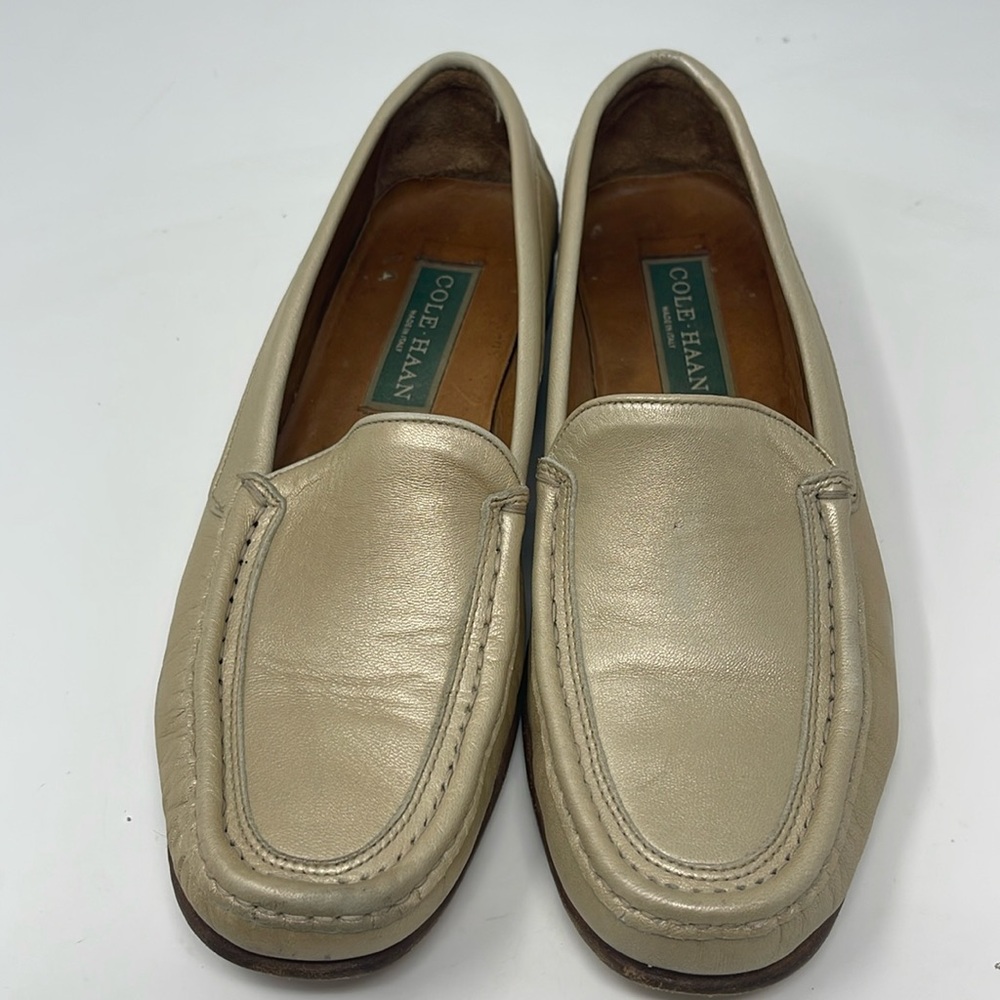 COLE HAAN: Loafer Shoe Light Tan Classic. Size 7B. Slip-on.